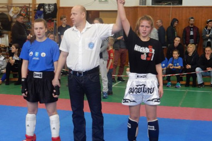 Ilustračný obrázok k článku Revúcka kickboxerka Stela nenašla premožiteľku: Návrat domov so zlatom!