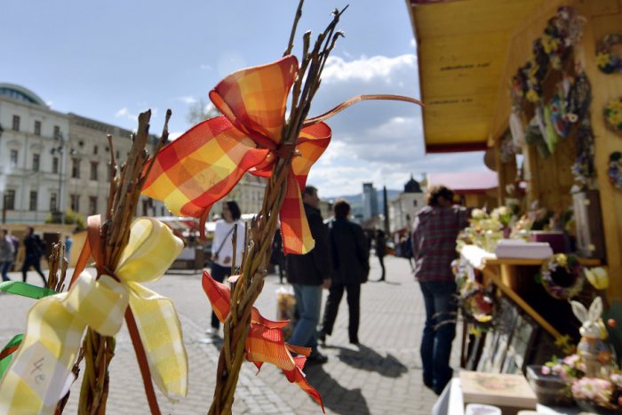 Ilustračný obrázok k článku Tradičné Veľkonočné trhy v Bystrici? Čítajte, kedy sa uskutočnia aj dôležitý termín pre predajcov!