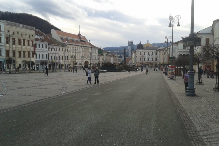 Ilustračný obrázok k článku Bystričania, môže k vám zavítať nečakaná návšteva: S takýmito otázkami vám môžu zaklopať na dvere...