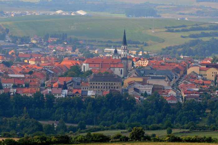 Ilustračný obrázok k článku Skvosty Levoče len tak ľahko neprehliadnete: Historické budovy a kultúrne pamiatky v noci žiaria