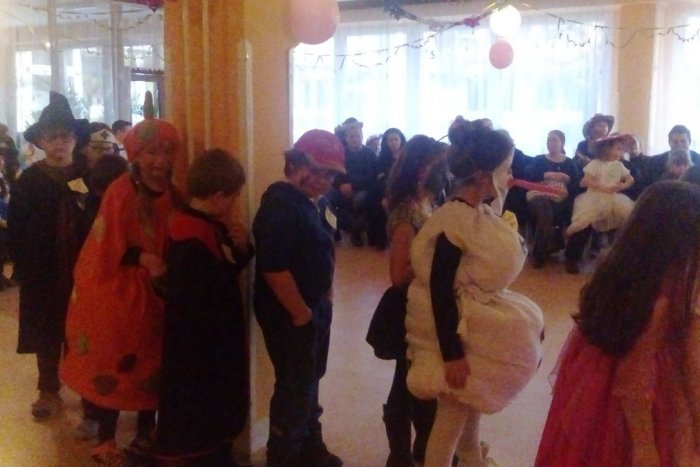 Ilustračný obrázok k článku Rozlúčka s fašiangami v Revúcej: Spoločný sprievod masiek aj rozprávkové miesto z jedálne!