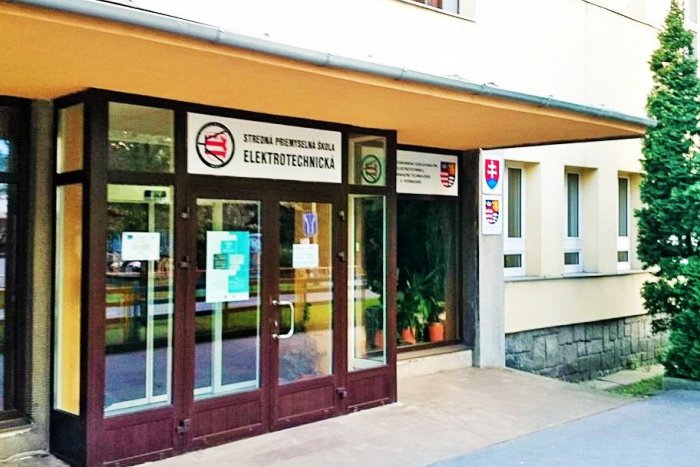 Ilustračný obrázok k článku Známa škola v Prešove sa stala terčom sprejera: Niekto postriekal budovu elektrotechnickej priemyslovky!