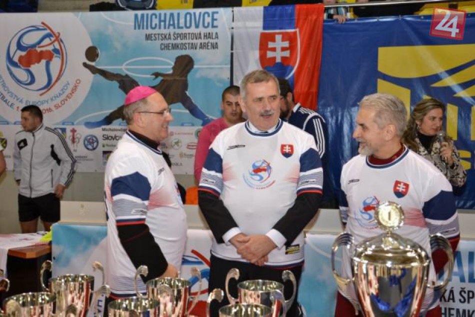 Ilustračný obrázok k článku Kňazi z 15 krajín v michalovskom kotli: Kto sa stal majstrom a kto je v allstars tíme? FOTO