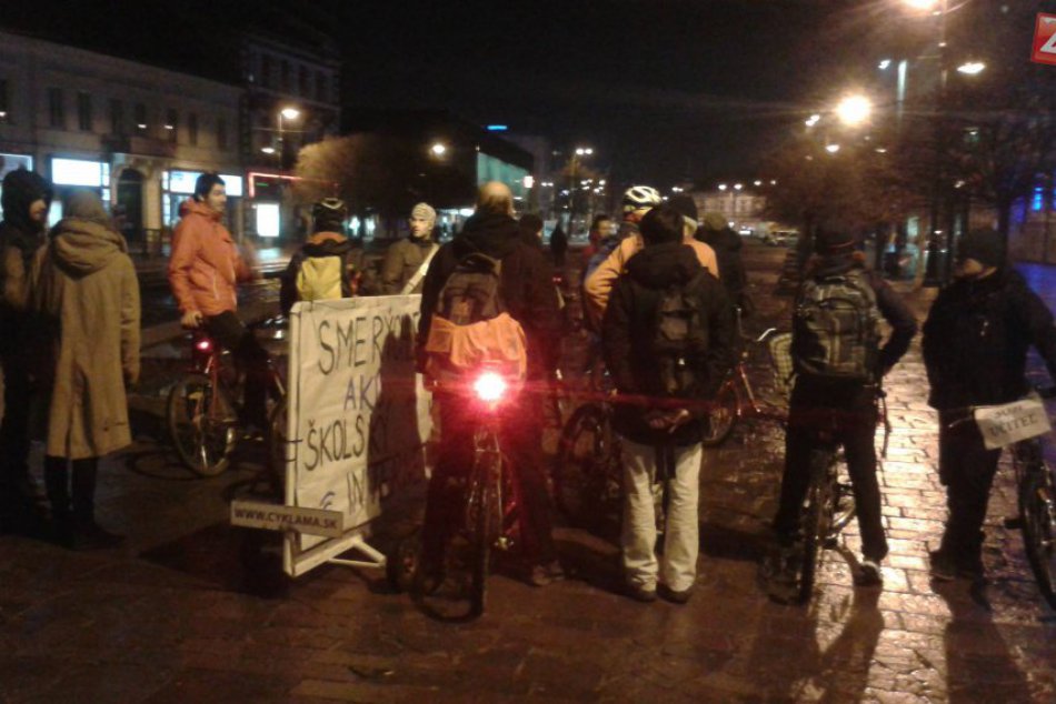 Ilustračný obrázok k článku Rachot na Hlavnej: Cyklisti takto podporili učiteľov! FOTO