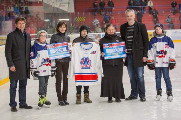 Ilustračný obrázok k článku Vydarená dražba hokejových retro dresov v Mikuláši: Vyzbierala sa až štvorciferná suma