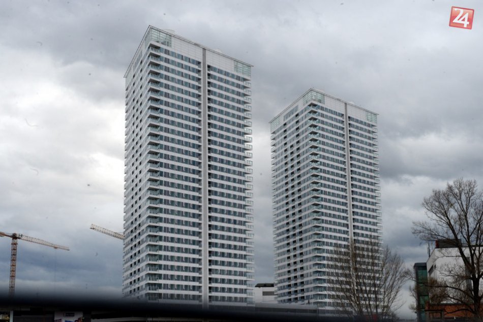 Ilustračný obrázok k článku OBRAZOM: Ikonické vežiaky Panorama city privítajú prvých obyvateľov