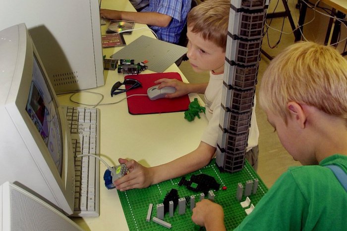 Ilustračný obrázok k článku Umelecká škola nemusí znamenať len nudné hodiny teórie. Deti sa tam môžu naučiť ako napríklad vyrobiť animovaný film