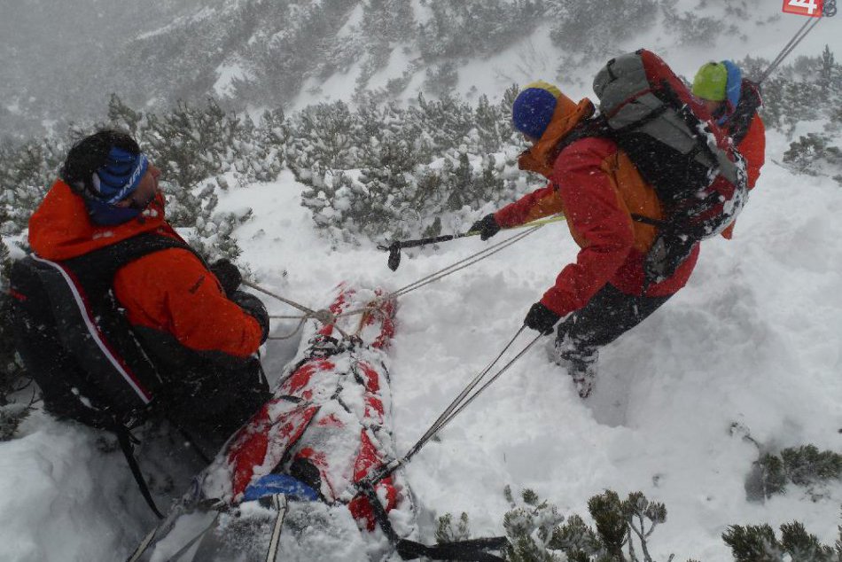 Ilustračný obrázok k článku Štyria turisti uviazli pod Batizovským plesom. Pomáhalo im skoro tridsať záchranárov