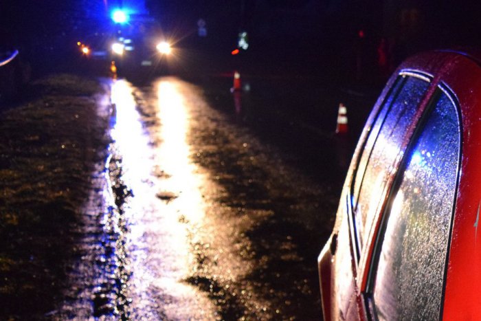 Ilustračný obrázok k článku Nehoda pri Lučenci si vyžiadala zranenie: Cesta prejazdná v jednom pruhu!