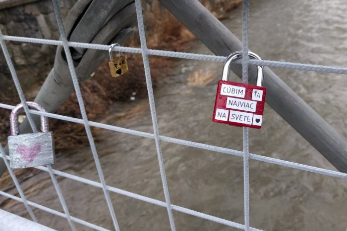 Ilustračný obrázok k článku 70 (slovom: sedemdesiat) párov v nedeľu povedalo svetu, že sú (navždy) zamilované