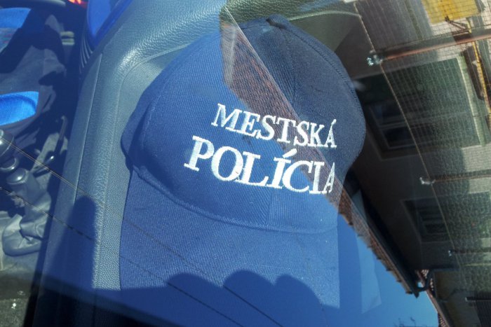 Ilustračný obrázok k článku Bezpečnejšie na ulici? Staré mesto posilnilo pešie policajné hliadky