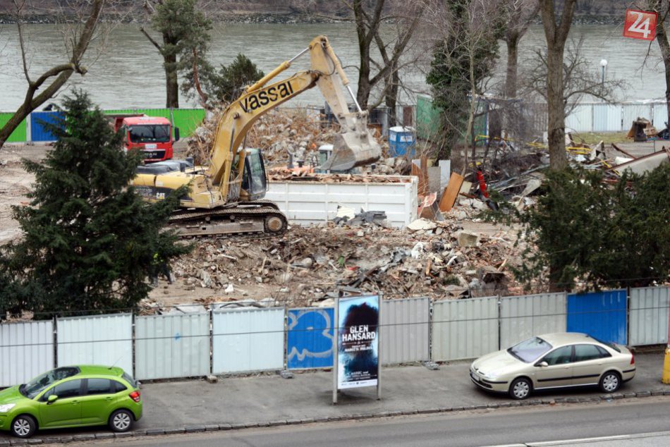 Ilustračný obrázok k článku Počas behu Devín-Bratislava budú aktivisti protestovať proti zbúraniu PKO