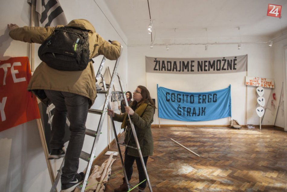 Ilustračný obrázok k článku Jedinečná výstava Mor ho! z dielne študentov VŠVU podporuje štrajk učiteľov