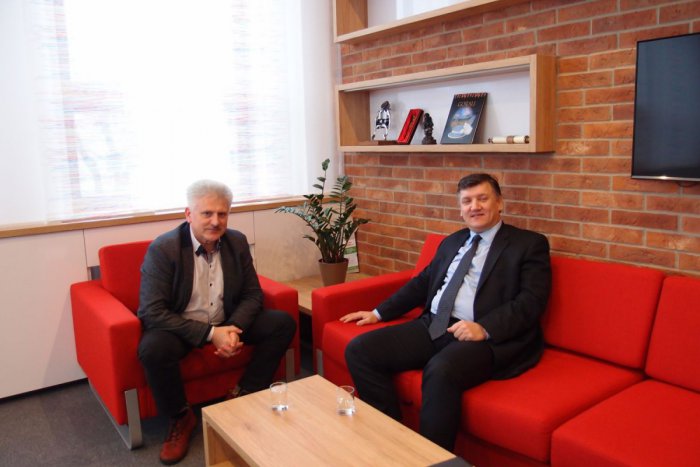 Ilustračný obrázok k článku Primátor Svitu na rokovaní predstavil zaujímavý zámer: Chceme vybudovať novú modernú polikliniku!