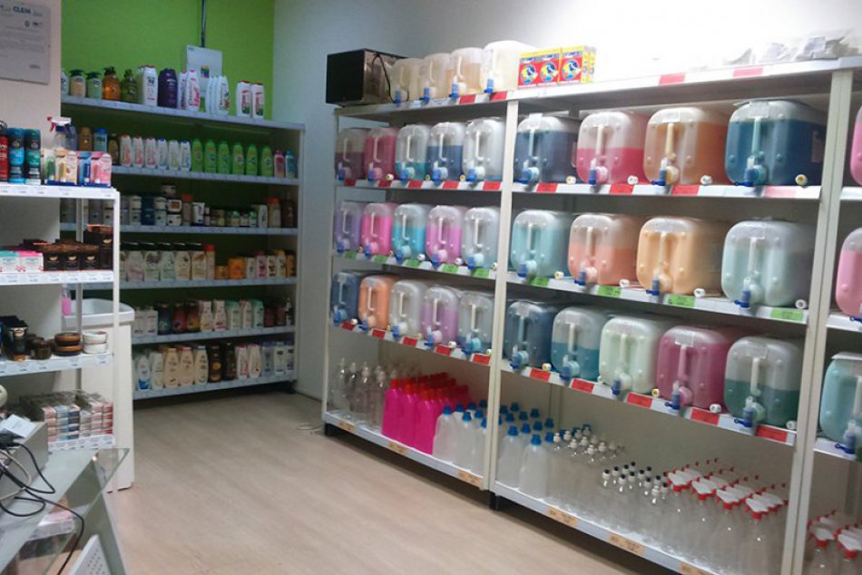 Ilustračný obrázok k článku Gazdinky pozor, je tu čapovaná drogéria! Nový fenomén upratovania v Žiline šetrí vaše peniaze i prírodu