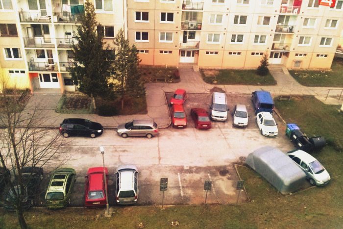 Ilustračný obrázok k článku Rožňavčania sa sťažujú: Parkovanie na Juhu je otrava