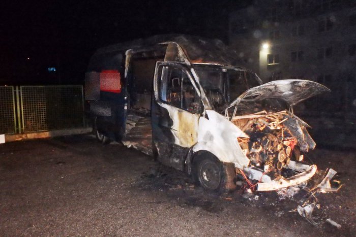 Ilustračný obrázok k článku Hasiči museli zasahovať pri požiari auta: V Žiline horela dodávka! FOTO