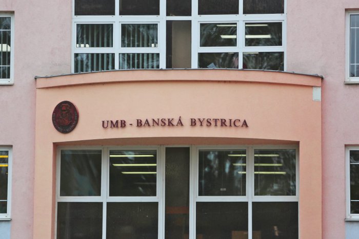 Ilustračný obrázok k článku Krásny čin zahraničných študentov UMB. Pre krízové centrum vyzbierali stovky eur