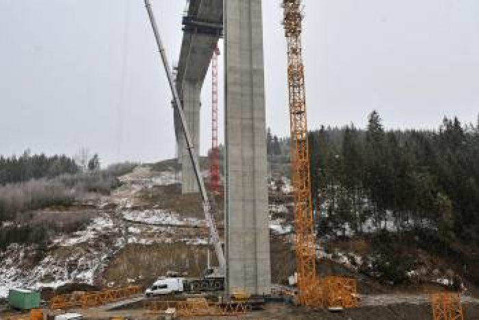 Ilustračný obrázok k článku Stavebné práce so sebou prinesú komplikácie: Čo čaká vodičov na diaľnici D3 cez víkend?