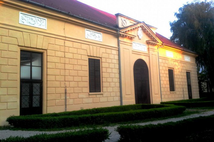 Ilustračný obrázok k článku Úspešná komédia Rum a vodka v Empírovom divadle