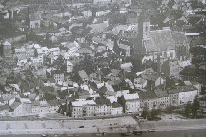 Ilustračný obrázok k článku Historické zábery: Hriešne ulice preslávené prostitúciou zničila stavba Mosta SNP