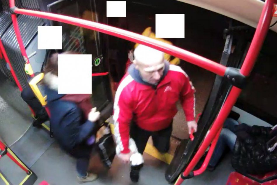 Ilustračný obrázok k článku Poznáte tohto muža? Polícia prosí o pomoc pri dolapení lupiča zo stávkovej kancelárie