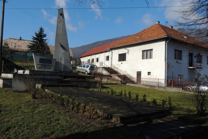 Ilustračný obrázok k článku Starosta o modernizácii neďalekej dedinky: Začne to schátraným pamätníkom, plány sú ale väčšie! FOTO