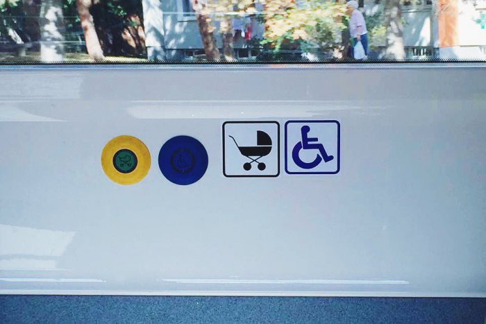 Ilustračný obrázok k článku Vráti sa cestovanie zadarmo pre zdravotne ťažko postihnutých? Na magistrát odovzdali petíciu s tisíckami podpisov