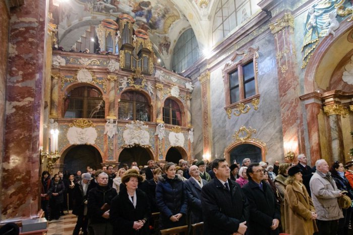 Ilustračný obrázok k článku Koronavírus: Biskupstvo zriadilo telefonické linky, ponúka duchovnú pomoc