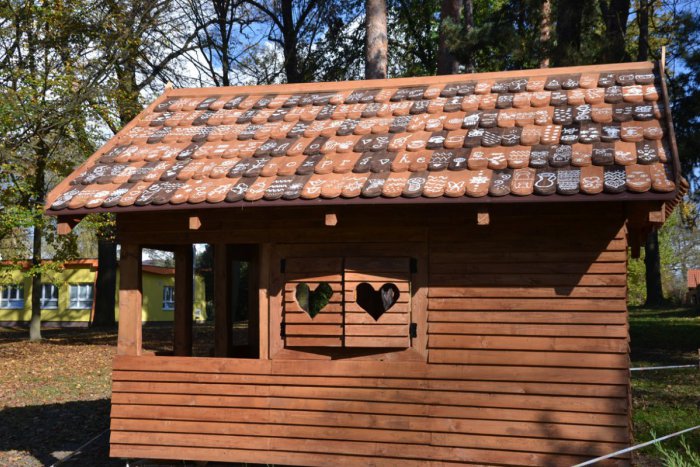 Ilustračný obrázok k článku Dedina pri Prešove dostala super nápad a aj ho zrealizovala: Rozprávková zóna s medovníkovou chalúpkou!