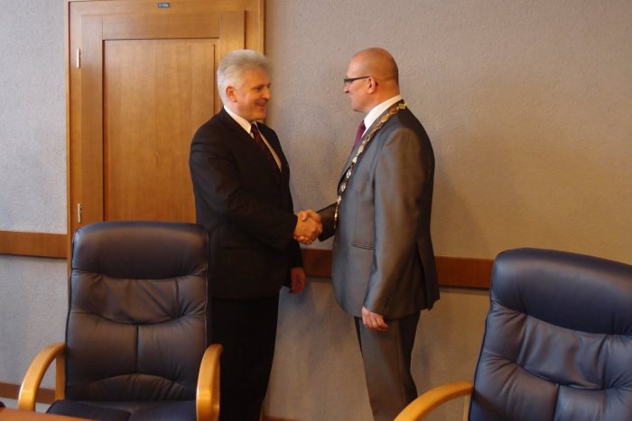 Ilustračný obrázok k článku Popradský primátor sa stretol s hlavou Svitu: Rokovanie o súmestí!