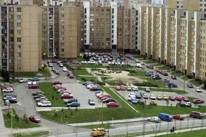 Ilustračný obrázok k článku Zábery, čo vás dostanú: Na týchto autách sme jazdili pred takmer 20 rokmi po košických sídliskách!