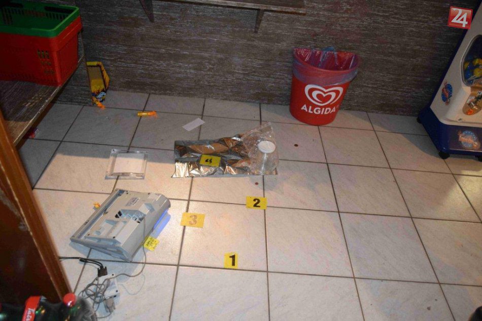 Ilustračný obrázok k článku Lúpežná dráma v Bystrici: V akcii páchateľ s čiernou kuklou, predavačka skončila v nemocnici!