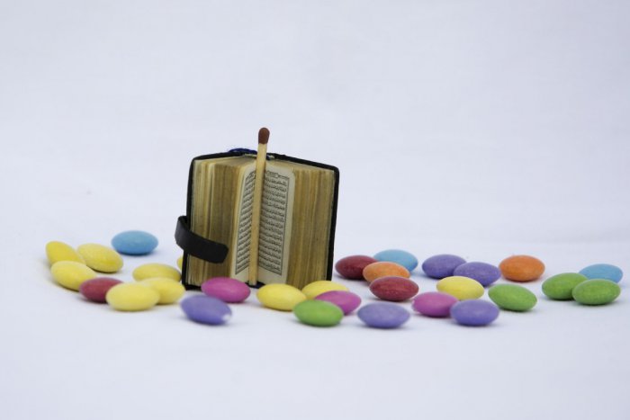 Ilustračný obrázok k článku To sa len tak ľahko nevidí: V Slovenskej národnej knižnici nájdeme aj TAKÚTO mini knižku!