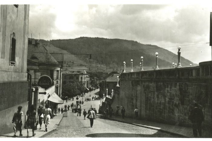 Ilustračný obrázok k článku OBRAZOM: Hlinkovo námestie v zuboch času. Historické fotografie, ktoré sa oplatí videť!