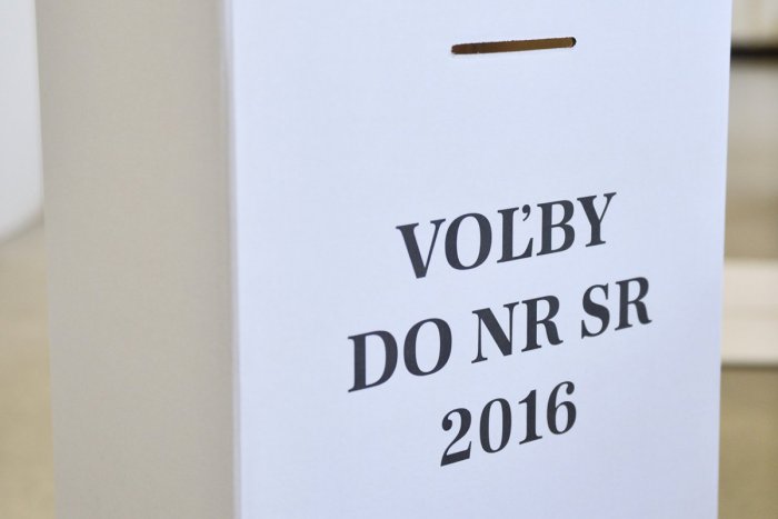 Ilustračný obrázok k článku V pohostinstve i v hasičskej zbrojnici: Obyvatelia obce pri Prievidzi volia na netypických miestach