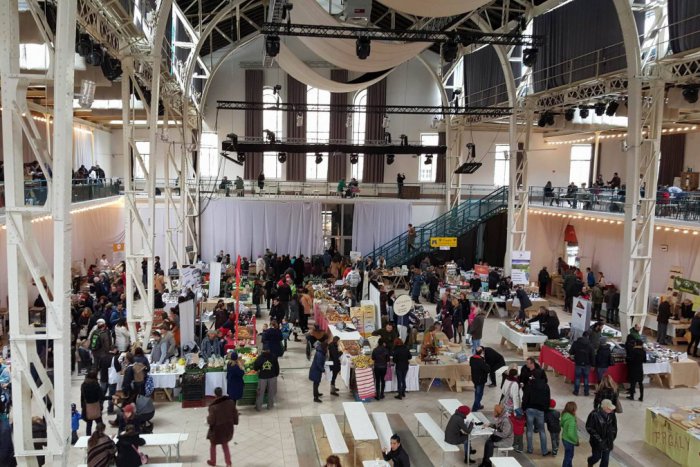 Ilustračný obrázok k článku Volebný deň v Starej tržnici: Najprv voľby, potom bratislavské rožky