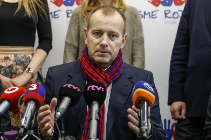 Ilustračný obrázok k článku Boris Kollár: Úrad práce v Nitre ponižuje Slovákov, aby pomohol zamestnať Srbov