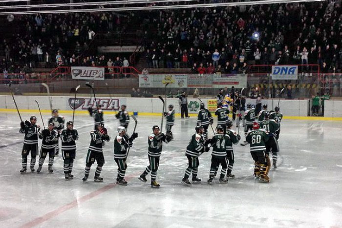 Ilustračný obrázok k článku Tretí zápas finále priniesol výborný hokej, Nové Zámky krok od titulu, VIDEO