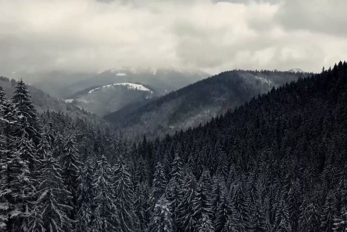 Ilustračný obrázok k článku Letecké zábery skoro ako z rozprávky: Prekrásne donovalské výhľady vo VIDEU v 4K!