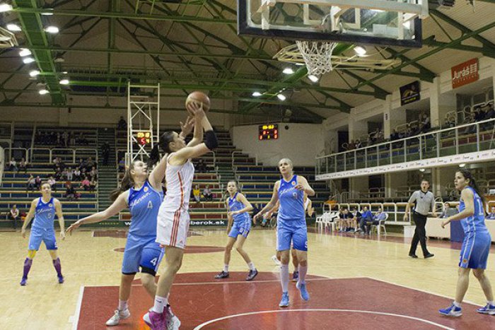 Ilustračný obrázok k článku Skvelé divadlo: Basketbalová Ruža zdolala Čajky na domácej palubovke v dramatickom predĺžení