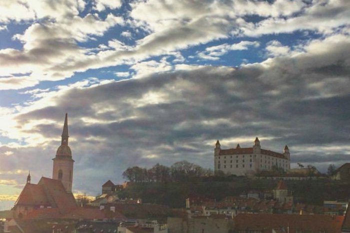 Ilustračný obrázok k článku Bratislavu už nebudú pri kongresoch prezentovať hradom