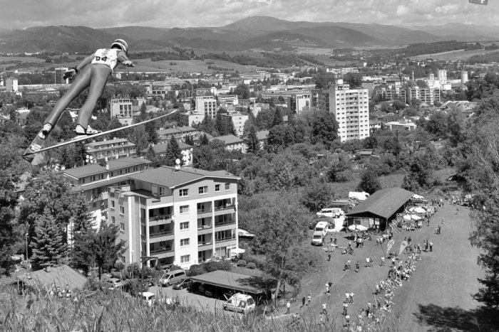 Ilustračný obrázok k článku Návrat do slávnej histórie Bystrice: Keď pod Urpínom vyrástol naj skokanský mostík v Československu!