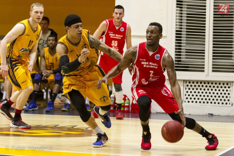 Ilustračný obrázok k článku Štvrťfinále playoff pred plnou Iskra Arénou. Svit chcel vyrovnať stav série proti Komárnu