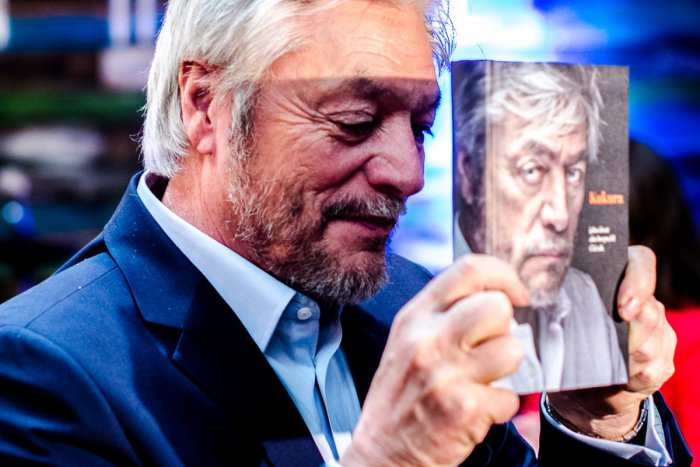 Ilustračný obrázok k článku Večer s Jurajom Kukurom: Spoznajte silný príbeh slávneho herca