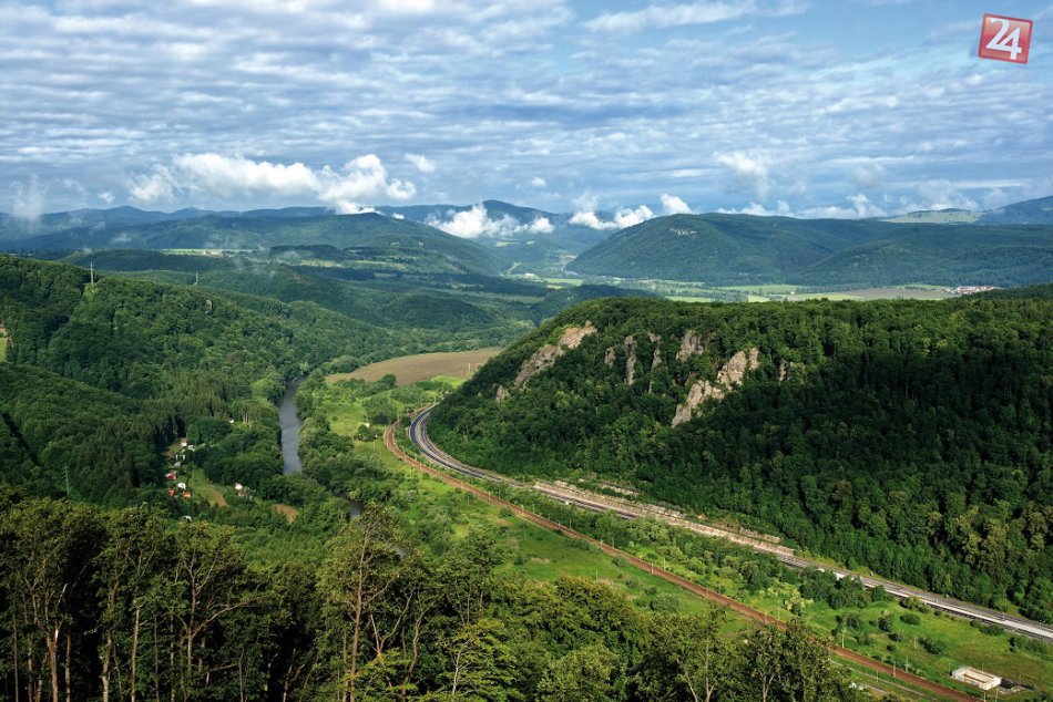 Ilustračný obrázok k článku Plány na zatraktívnenie Pustého hradu dostávajú reálnu podobu: Vyhliadková veža, lanová dráha a aj lodenica!