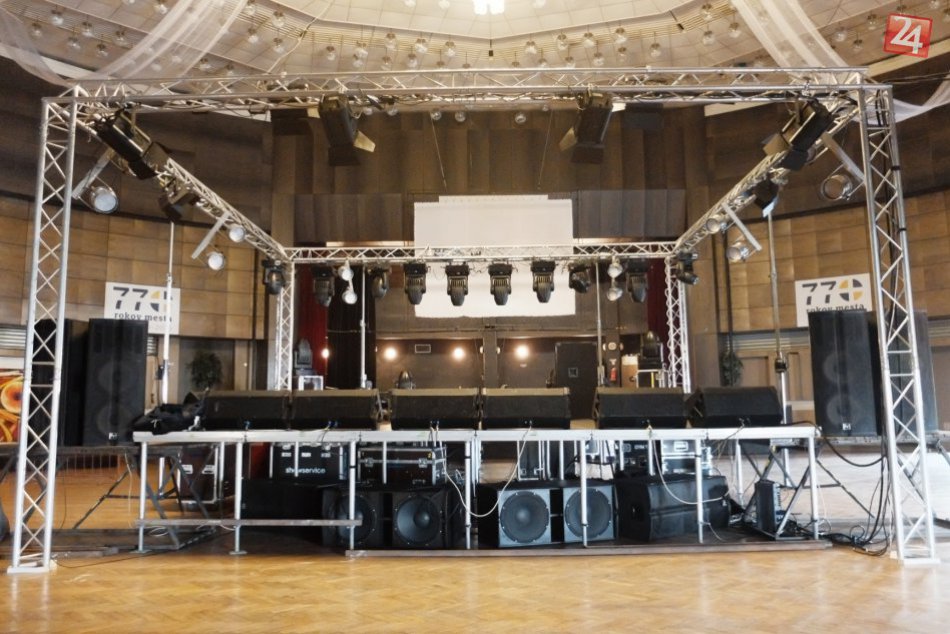 Ilustračný obrázok k článku Nový cenník toho, čo vám mesto požičia: Najdrahšia na hodinu je žiarska estrádka