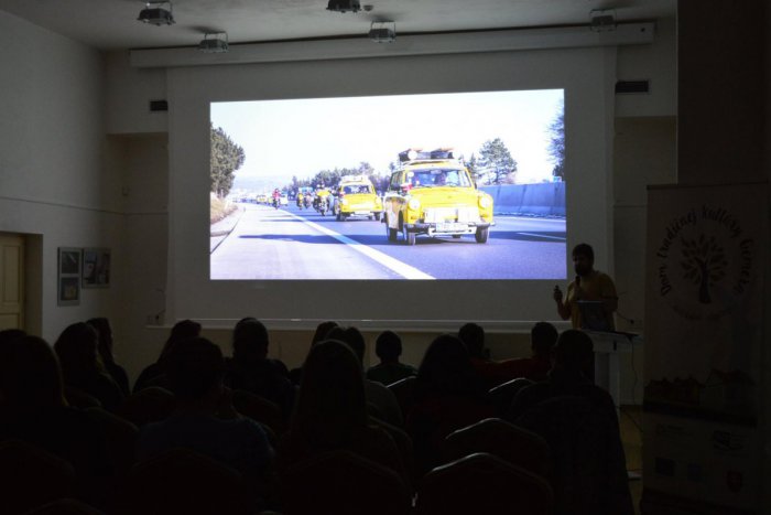 Ilustračný obrázok k článku Marek Slobodník prezradil Rožňavčanom zážitky z ciest po svete: 15 000 kilometrov na starej motorke!