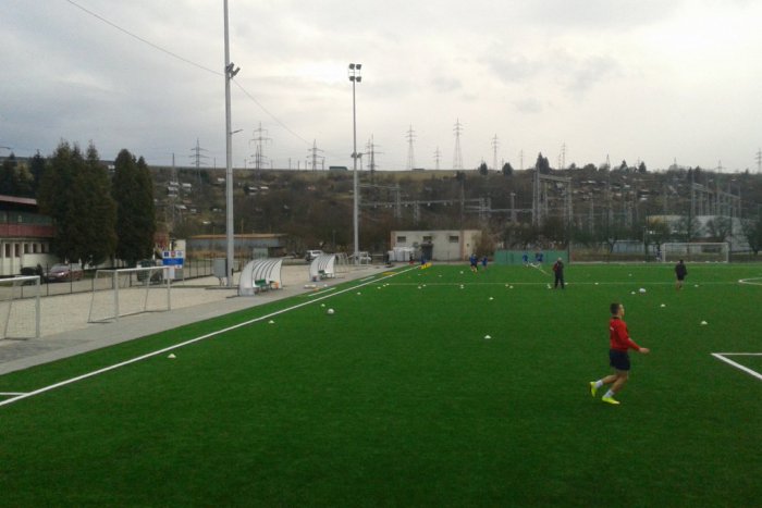 Ilustračný obrázok k článku Nový umelý trávnik: Na koľko vyšli mesto ďalšie investície?