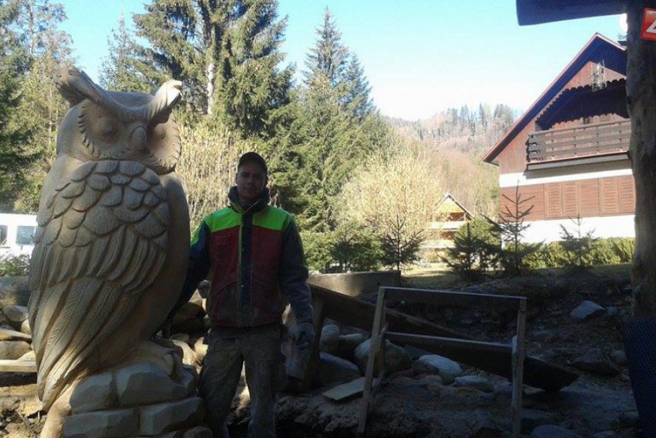 Ilustračný obrázok k článku Žije v dedine pri Brezne a má zlaté ručičky: Jakub (19) z Mýta pod Ďumbierom vyrába z dreva takúto nádheru, FOTO